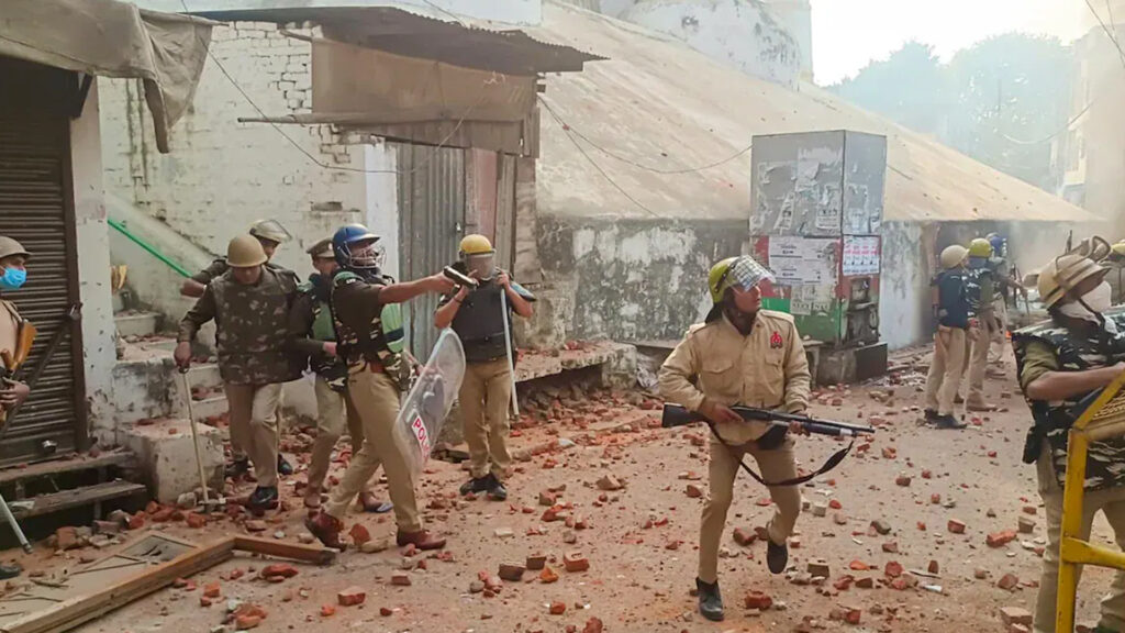 মসজিদের সমীক্ষা ঘিরে সংঘর্ষে নিহত ৪