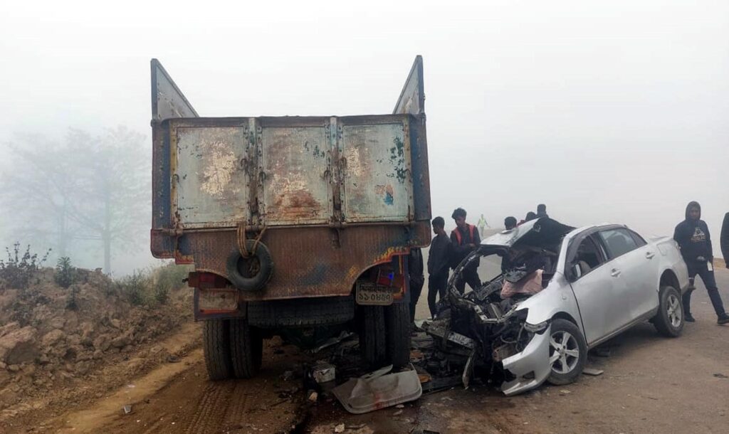 ট্রাক-প্রাইভেটকারের মুখোমুখি সংঘর্ষে নিহত ৫