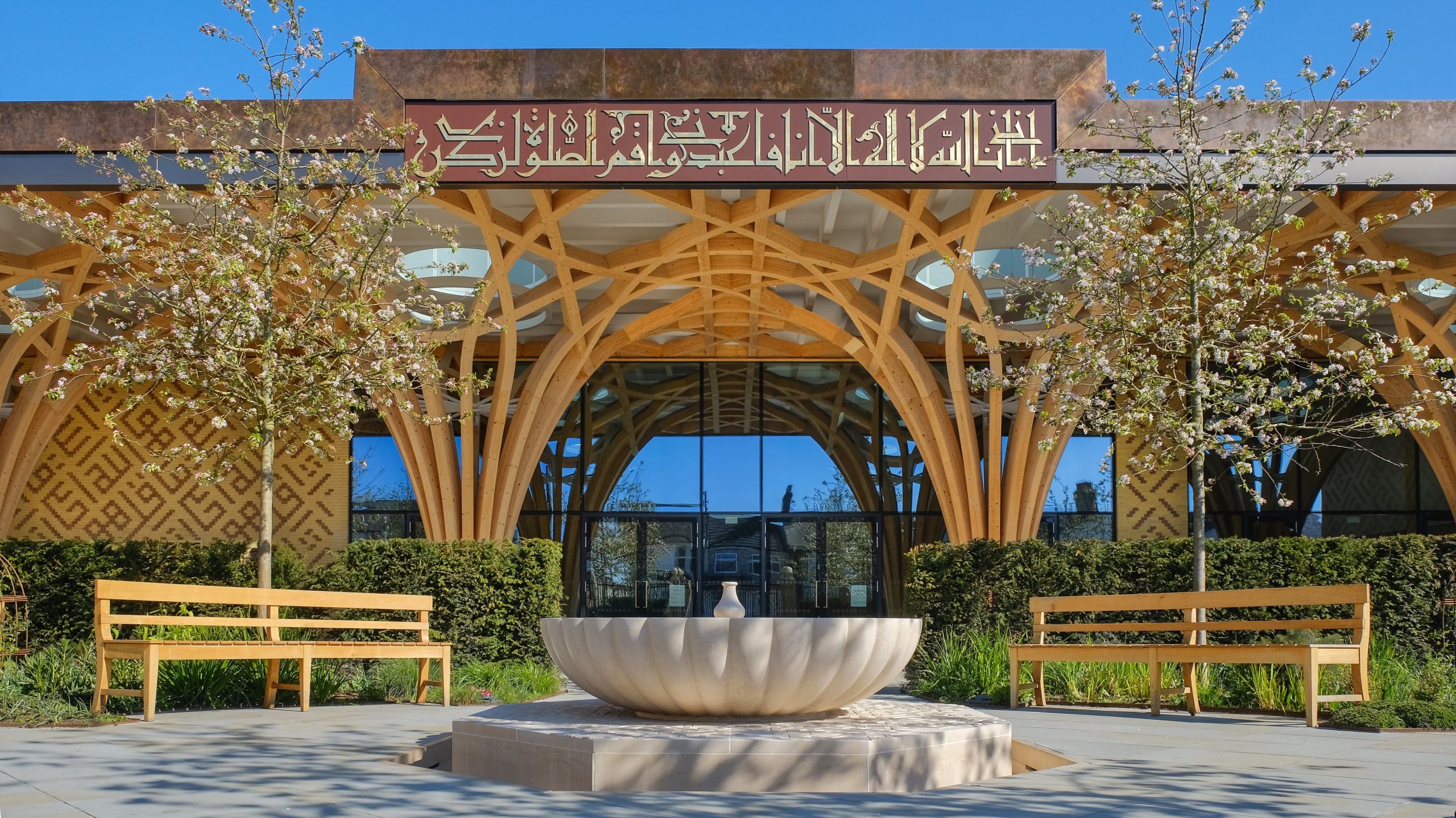 mosque-front-view-2560x1440