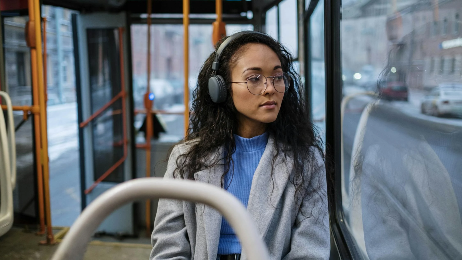 no-headphones-fine-public-transport-uk-25-4-25-pexels-DJ-1600x900