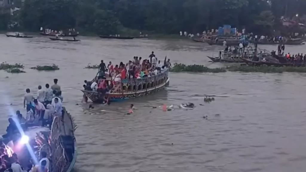 তুরাগ নদীতে প্রতিমা বিসর্জনের সময় নৌকাডুবি, ২ শিশু নিখোঁজ