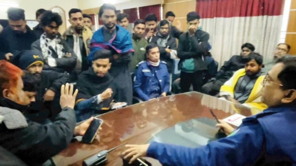 ওসিকে প্রকাশ্যে হুমকির অভিযোগ ছাত্রনেতার বিরুদ্ধে