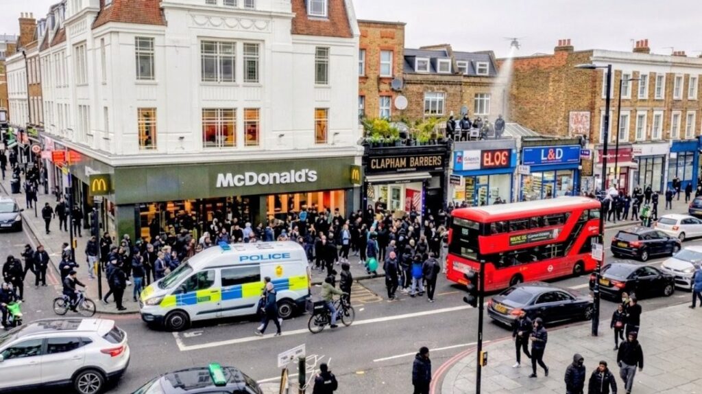 যুক্তরাজ্যে মব অস্থিরতার নেপথ্যে কি অদৃশ্য ডিজিটাল নেটওয়ার্ক?