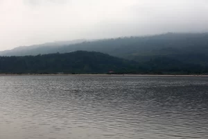 বর্ষায় নতুন পানিতে রূপ ফিরেছে সাদাপাথর পর্যটনকেন্দ্রের